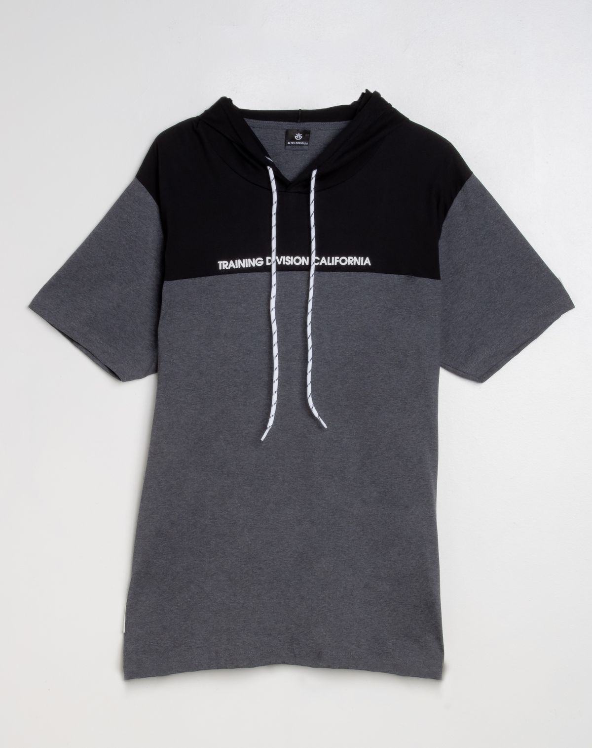 625683001-camiseta-manga-curta-plus-masculina-capuz-recortes-mescla-g1-072