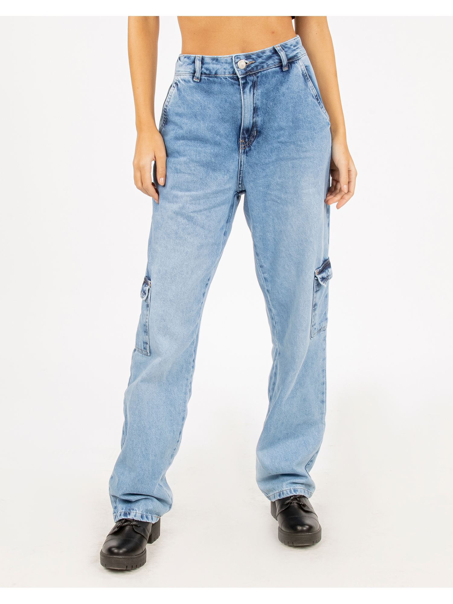 https://lojasbesni.vteximg.com.br/arquivos/ids/369968-1500-2000/629782002-calca-wide-leg-cargo-jeans-feminina-jeans-38-976.jpg?v=637908270703200000