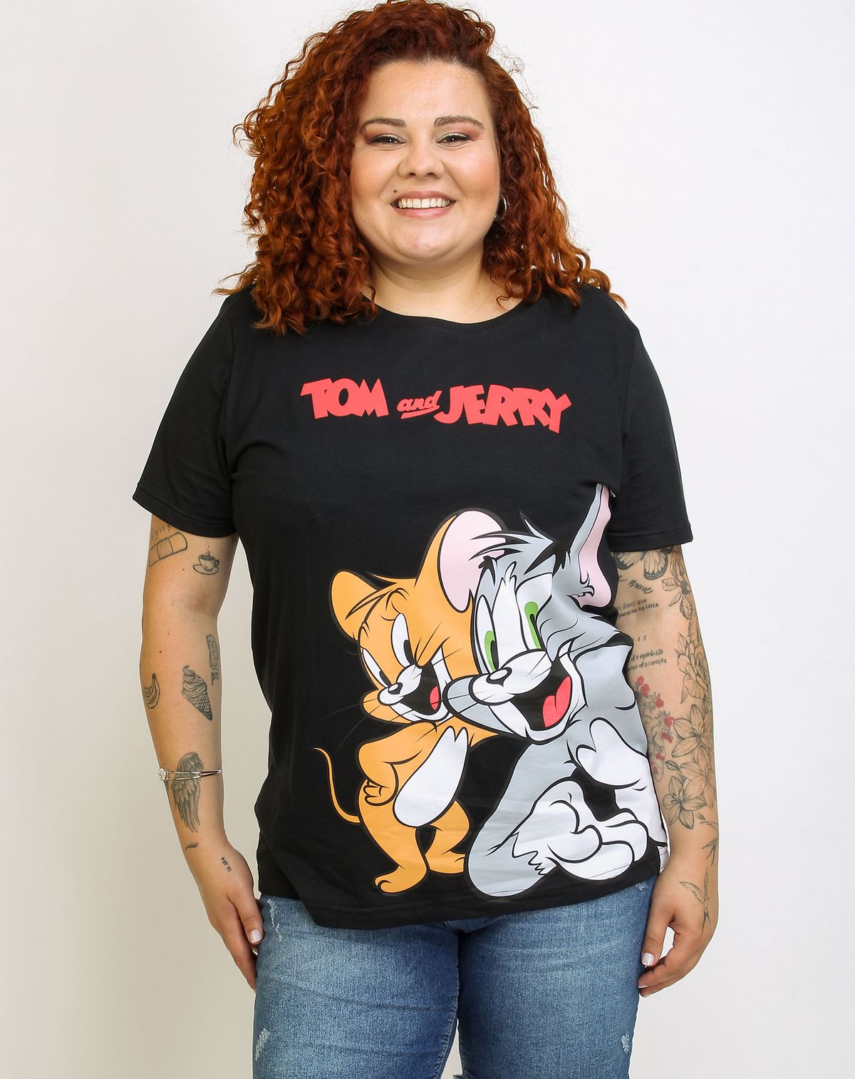 Camiseta Manga Curta Plus Size Feminina Estampa Tom e Jerry preto - g2