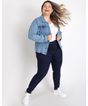 587518005-jaqueta-jeans-plus-size-feminina-bolsos-puidos---jeans-medio-jeans-medio-g1-2a4