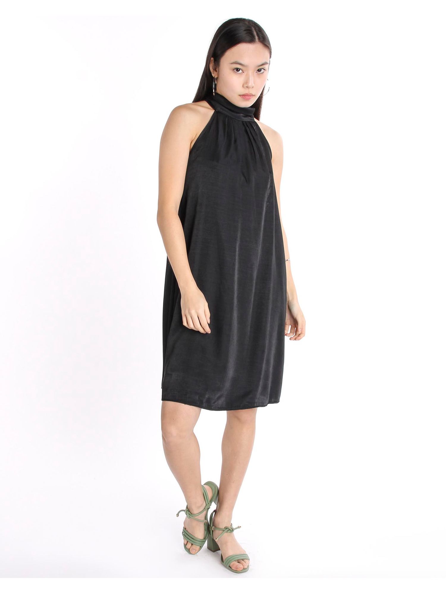 Vestido best sale preto fluido