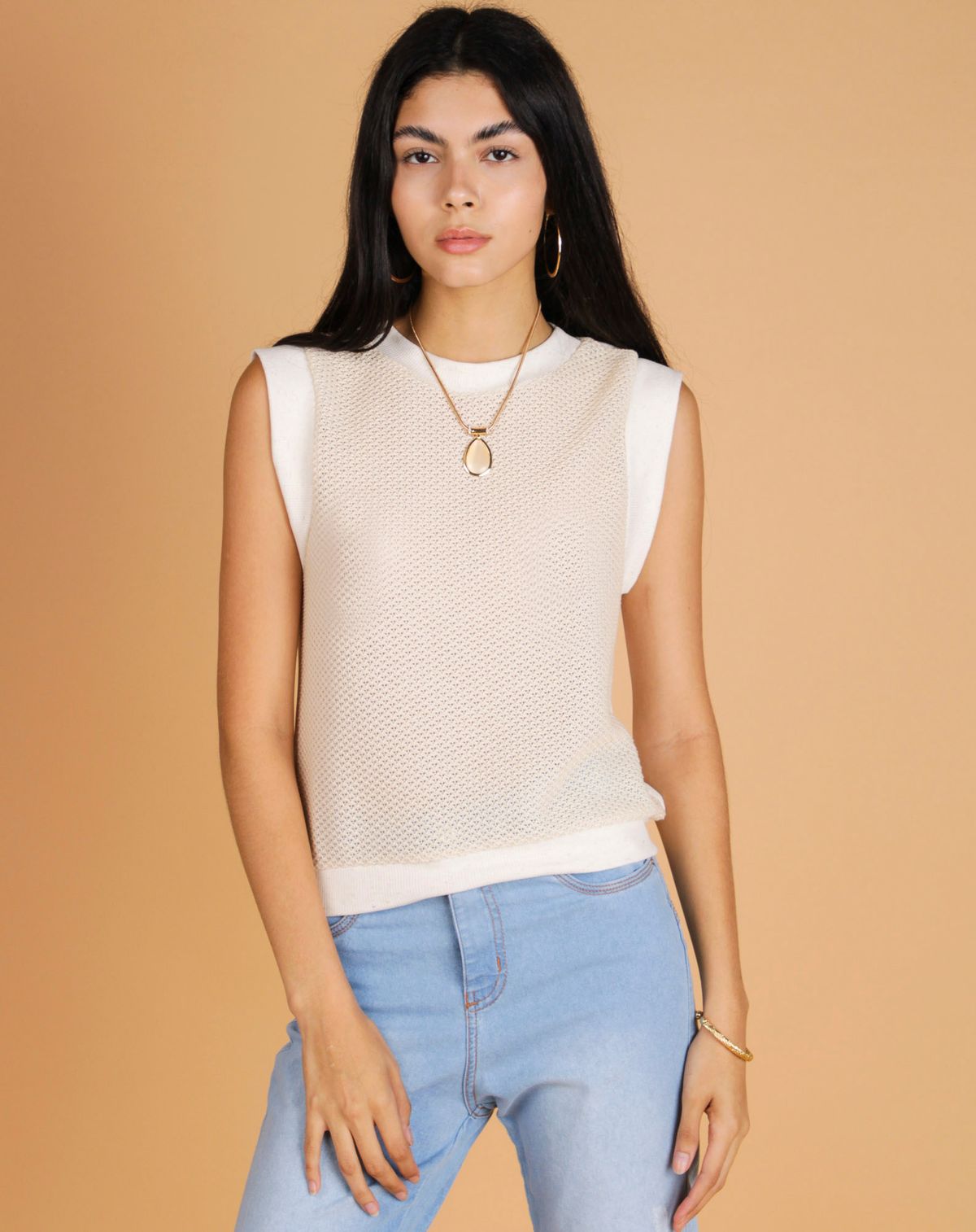 White pearl crop top  Ideias fashion, Looks casuais femininos, Moda