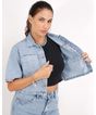 671218001-camisa-cropped-jeans-feminina-manga-curta-fenda-jeans-medio-p-fcc