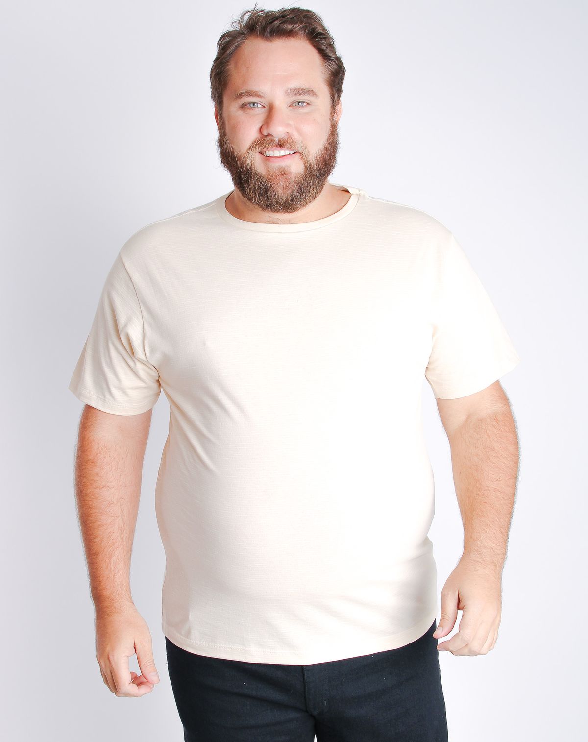 688052001-camiseta-manga-curta-masculina-plus-size-basico-off-white-g1-d6c