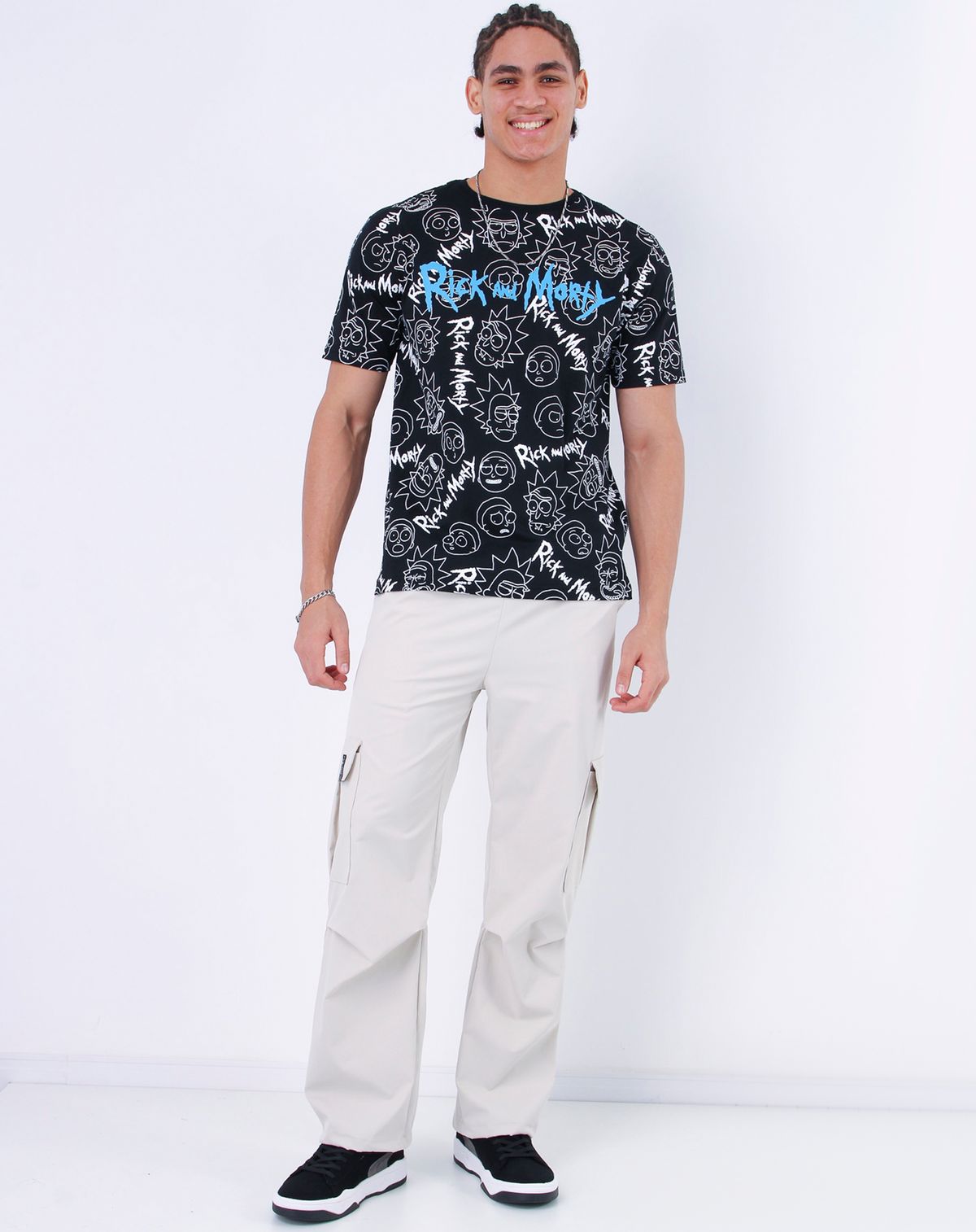 697591001-camiseta-manga-curta-masculina-estampa-rick-e-morty-preto-p-6cc