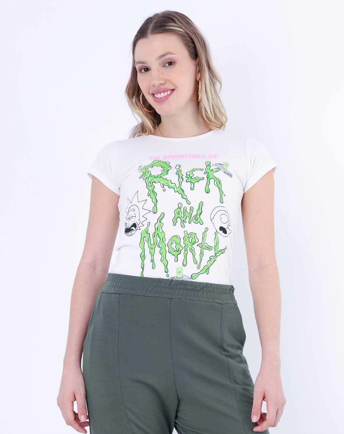 Camiseta Manga Curta Feminina Estampa Rick And Morty off white - p