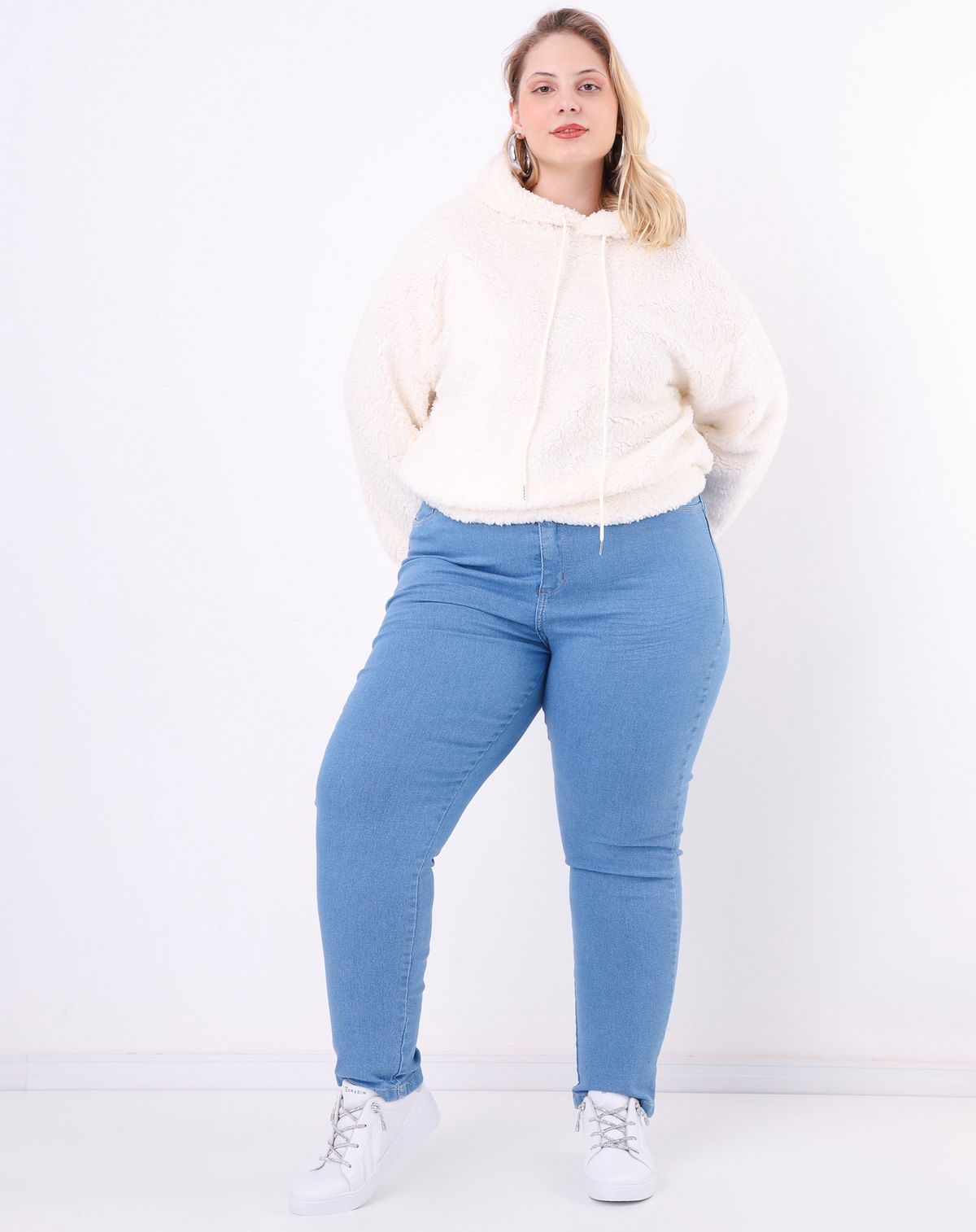 Calça Jeans Cigarrete Feminina Plus Size Básica jeans claro - 46