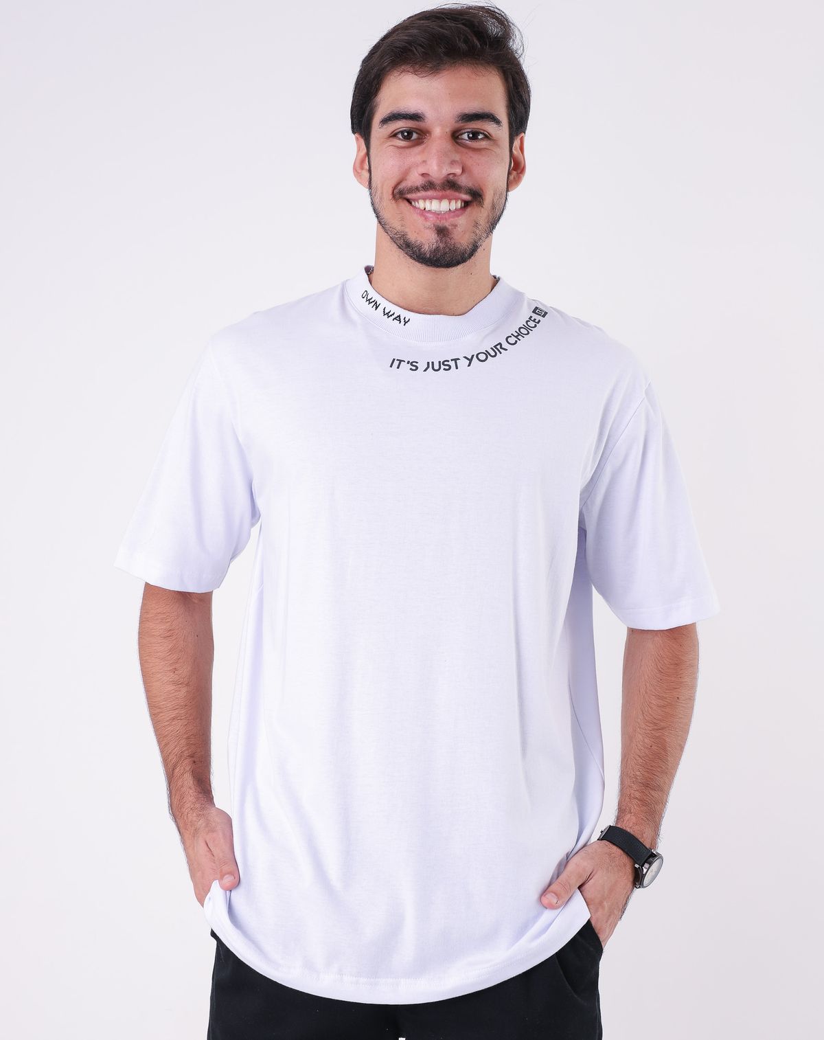 Camiseta Manga Curta Masculina Lettering Na Gola branco - p