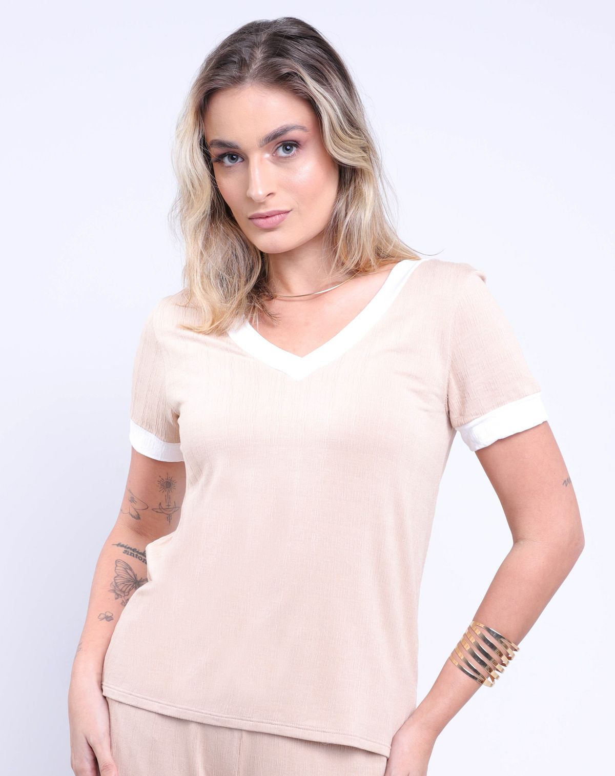 Blusa Feminina Decote V Contrastante bege - p