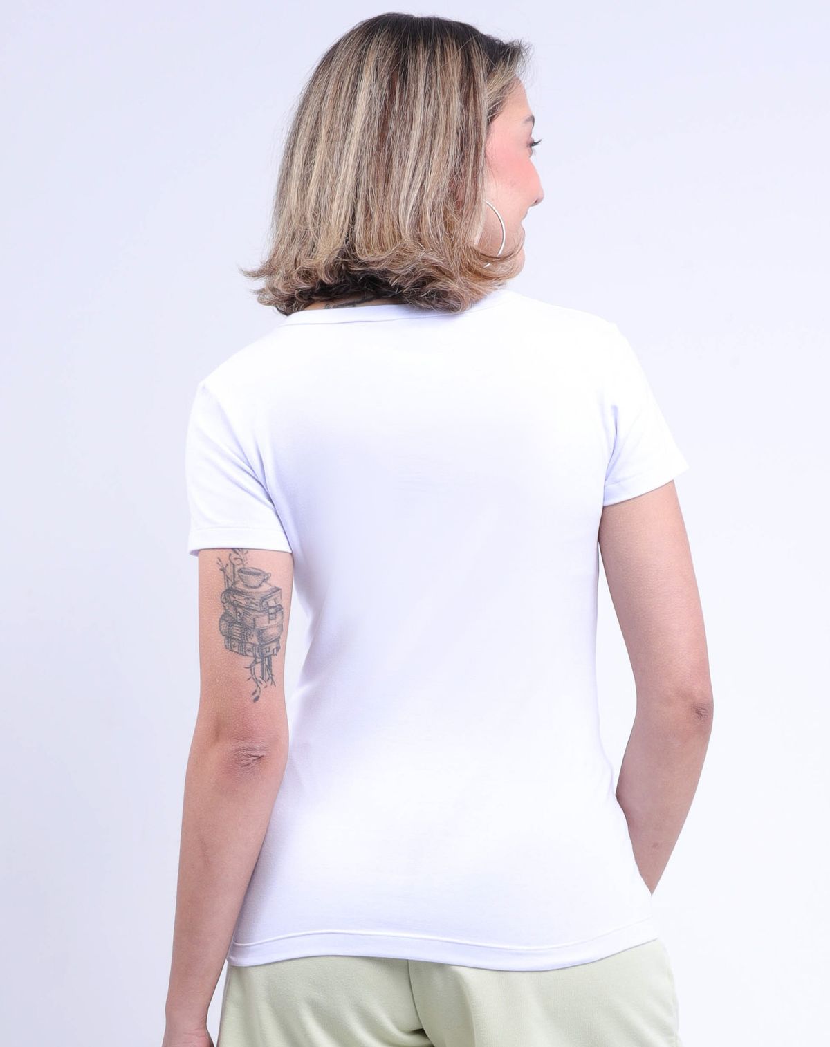 Camiseta Manga Curta Básica Feminina Decote V branco - g