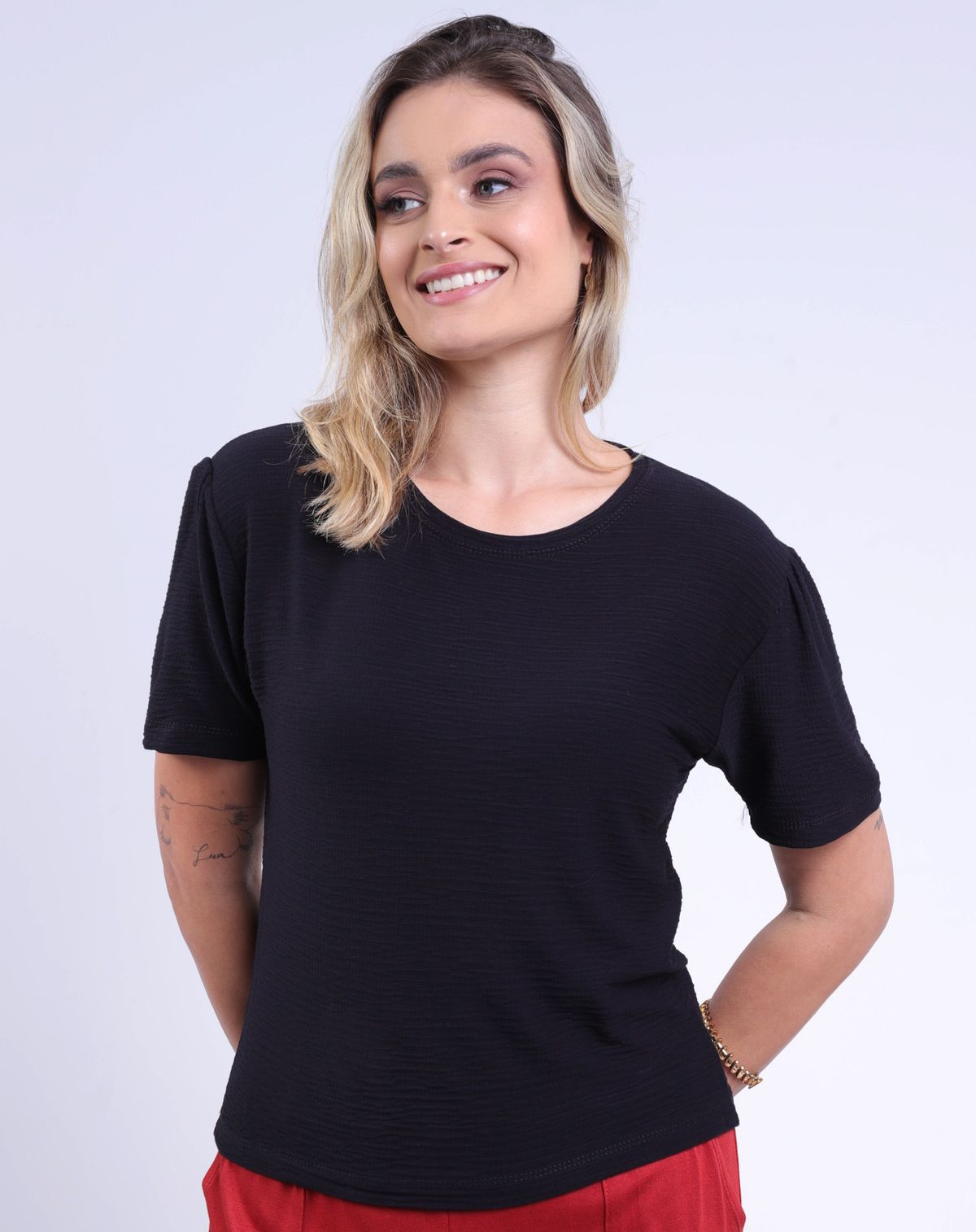 Blusa Feminina Manga Curta preto - p