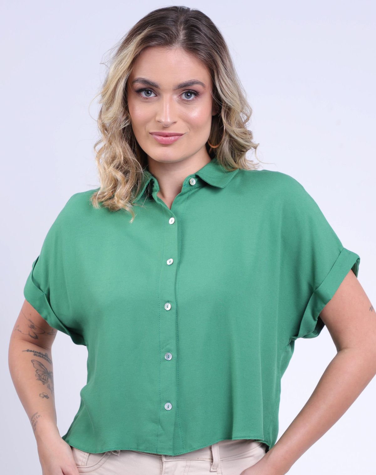 Camisa Viscose Feminina Manga Curta Dobrada Estampada verde - p