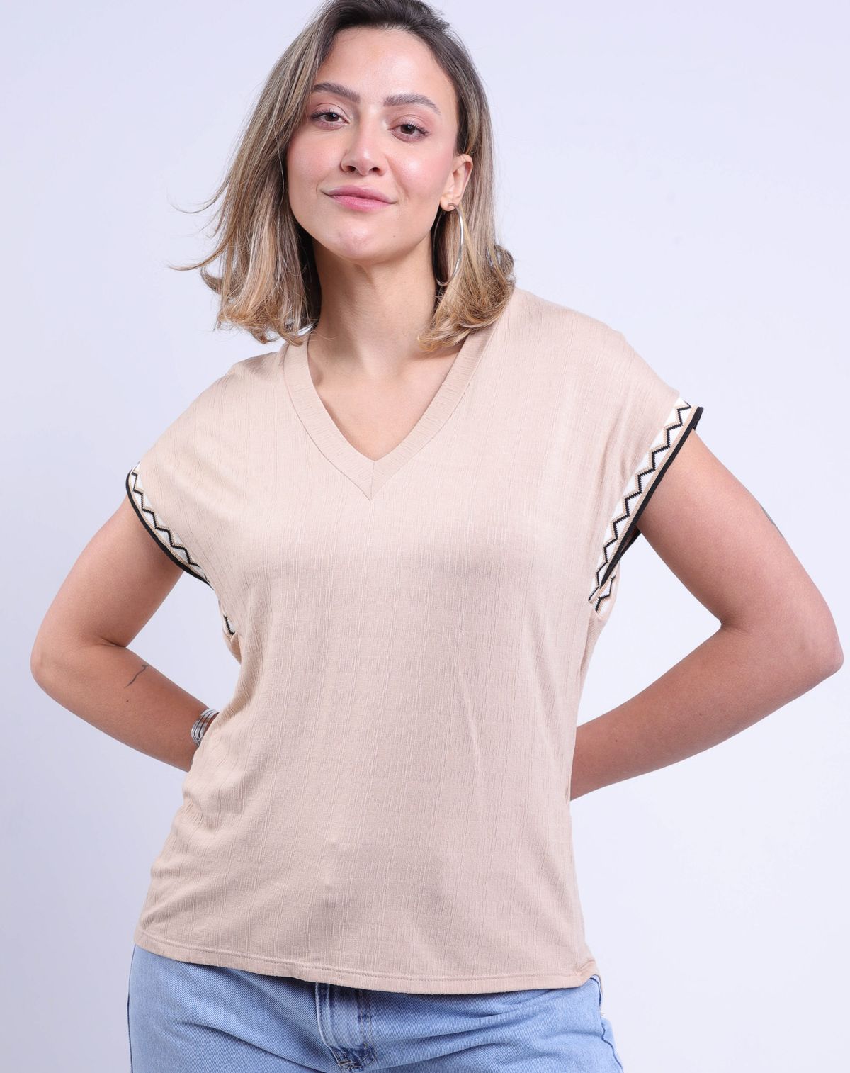 Blusa Sem Manga Feminina Decote V bege - p