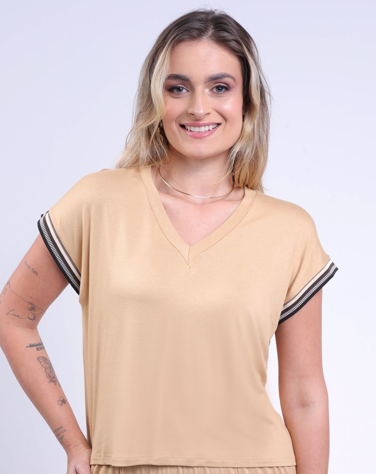 Blusa Manga Muscle Tee Feminina Retilínea Listras bege escuro - p