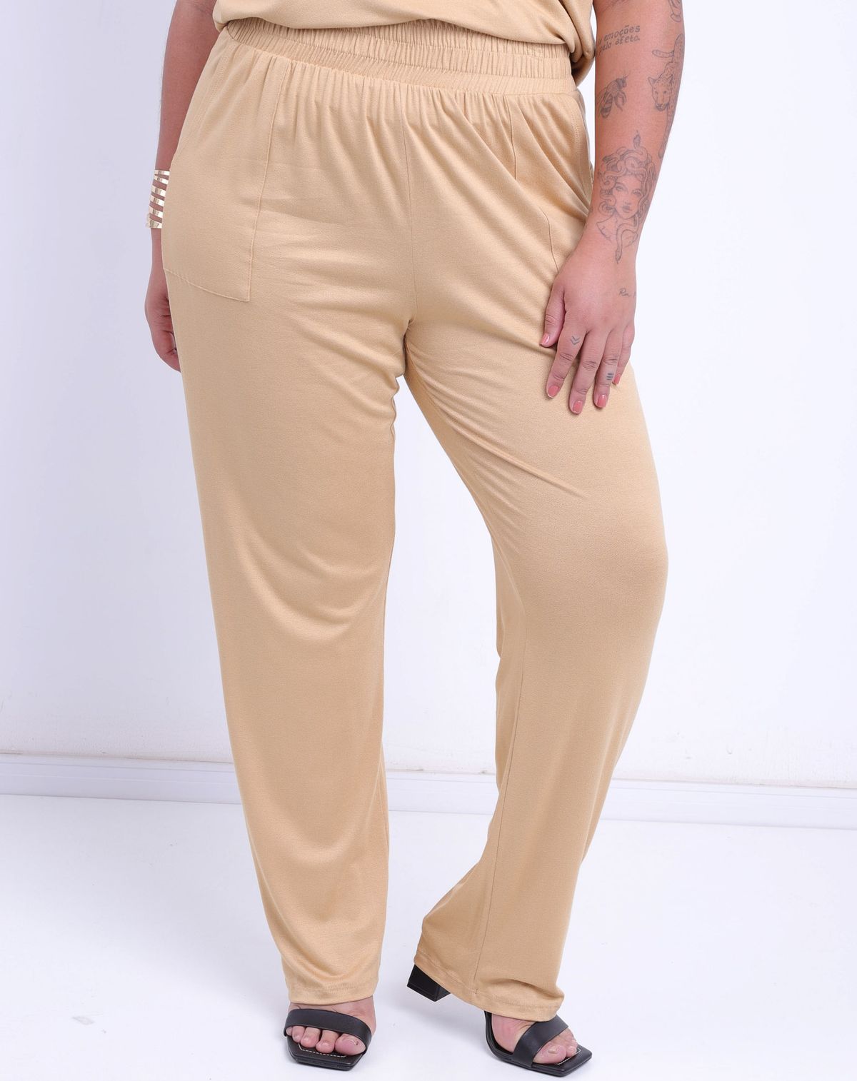 Calça Reta Feminina Plus Size Cós Elastano bege escuro - g1