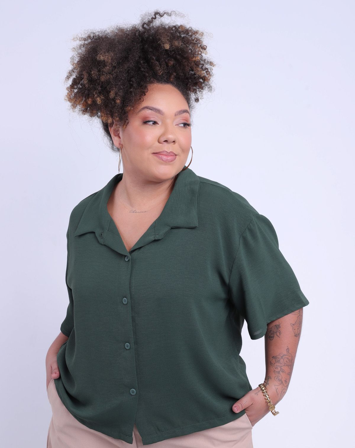 Camisa Manga Curta Feminina Plus Size Viscose militar - g1