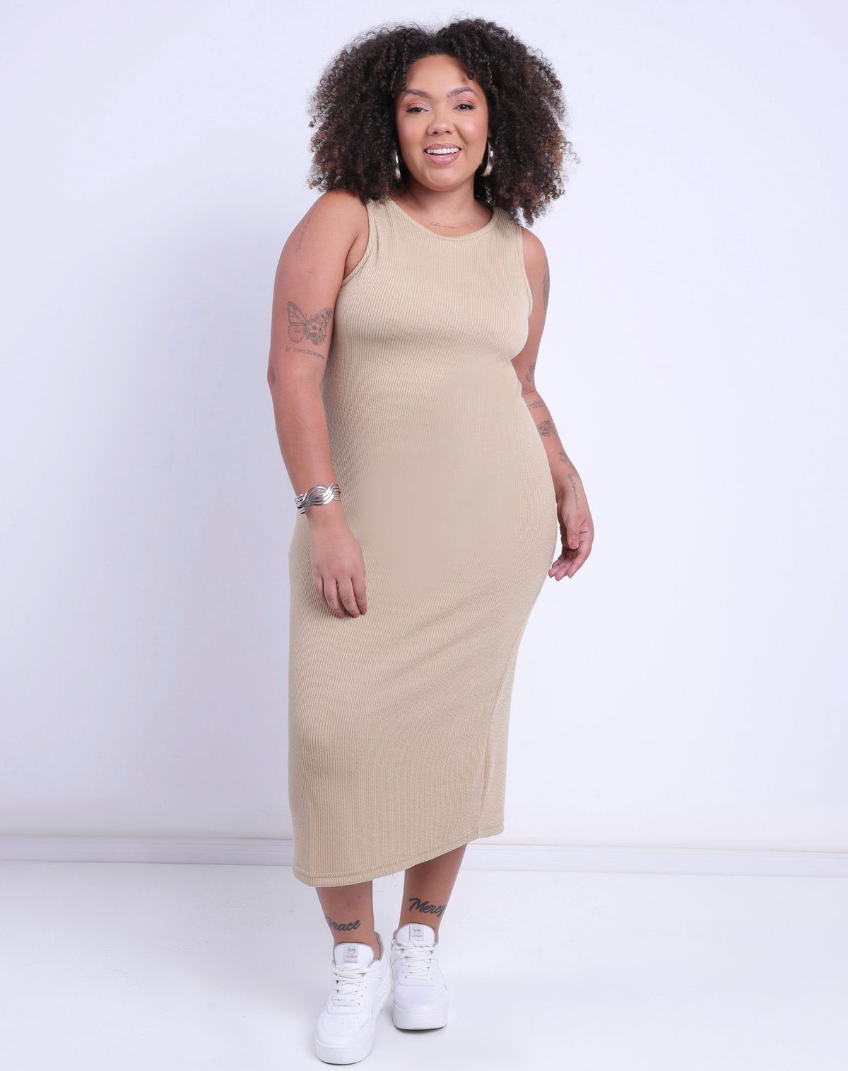 Vestido Reto Feminino Plus Size Canelado bege - g1