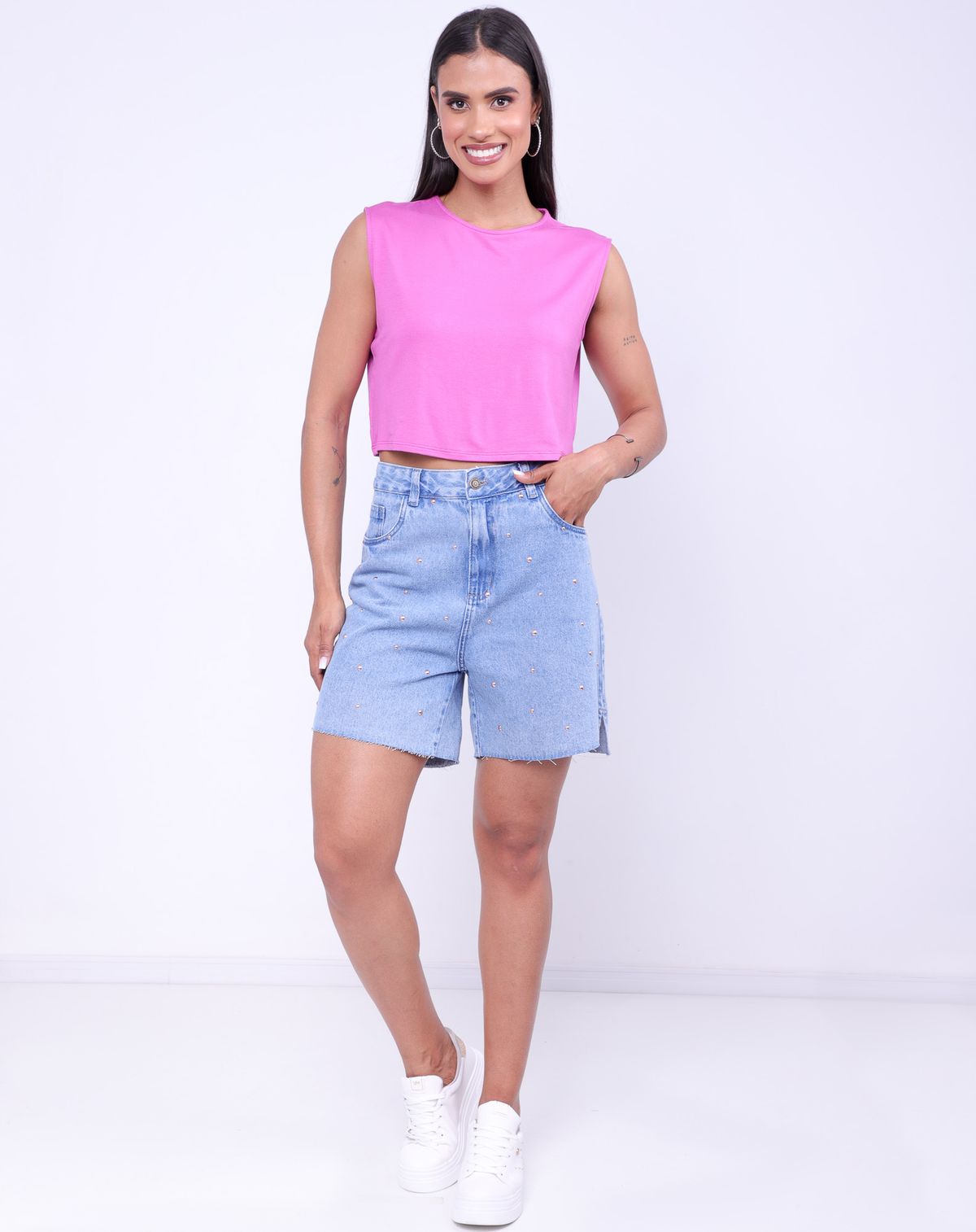 Short Jeans Feminina Tachas Metalizadas jeans claro - 38