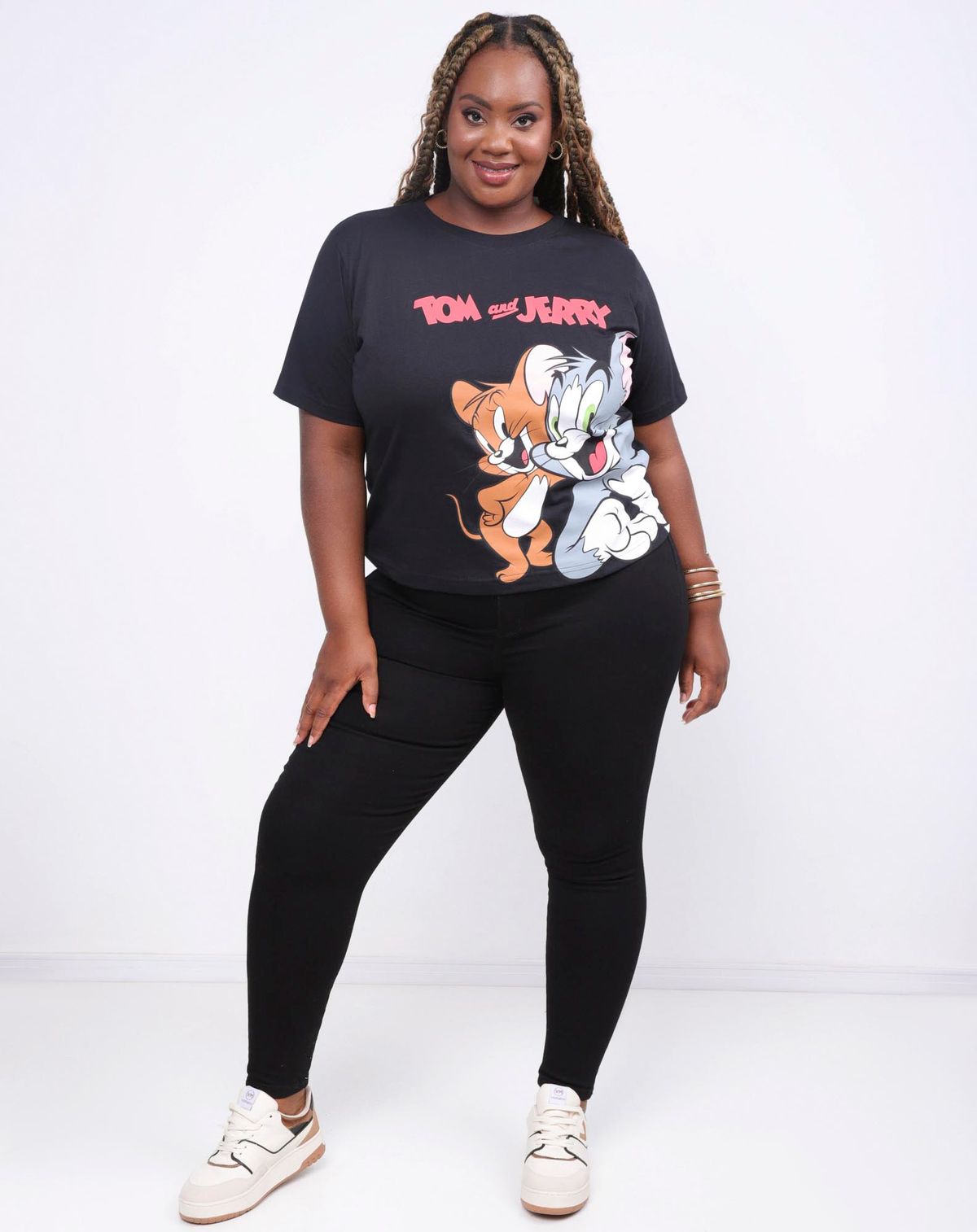 Camiseta Manga Curta Plus Size Feminina Estampa Tom e Jerry preto - g2