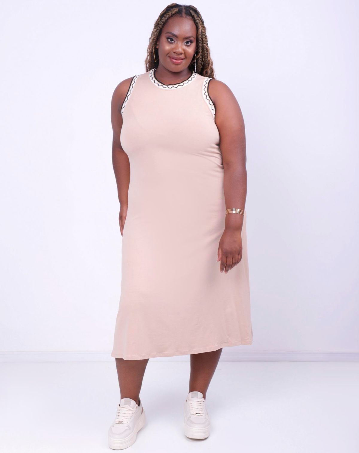 Vestido Midi Feminino Plus Size Decote Retilínea bege - g1