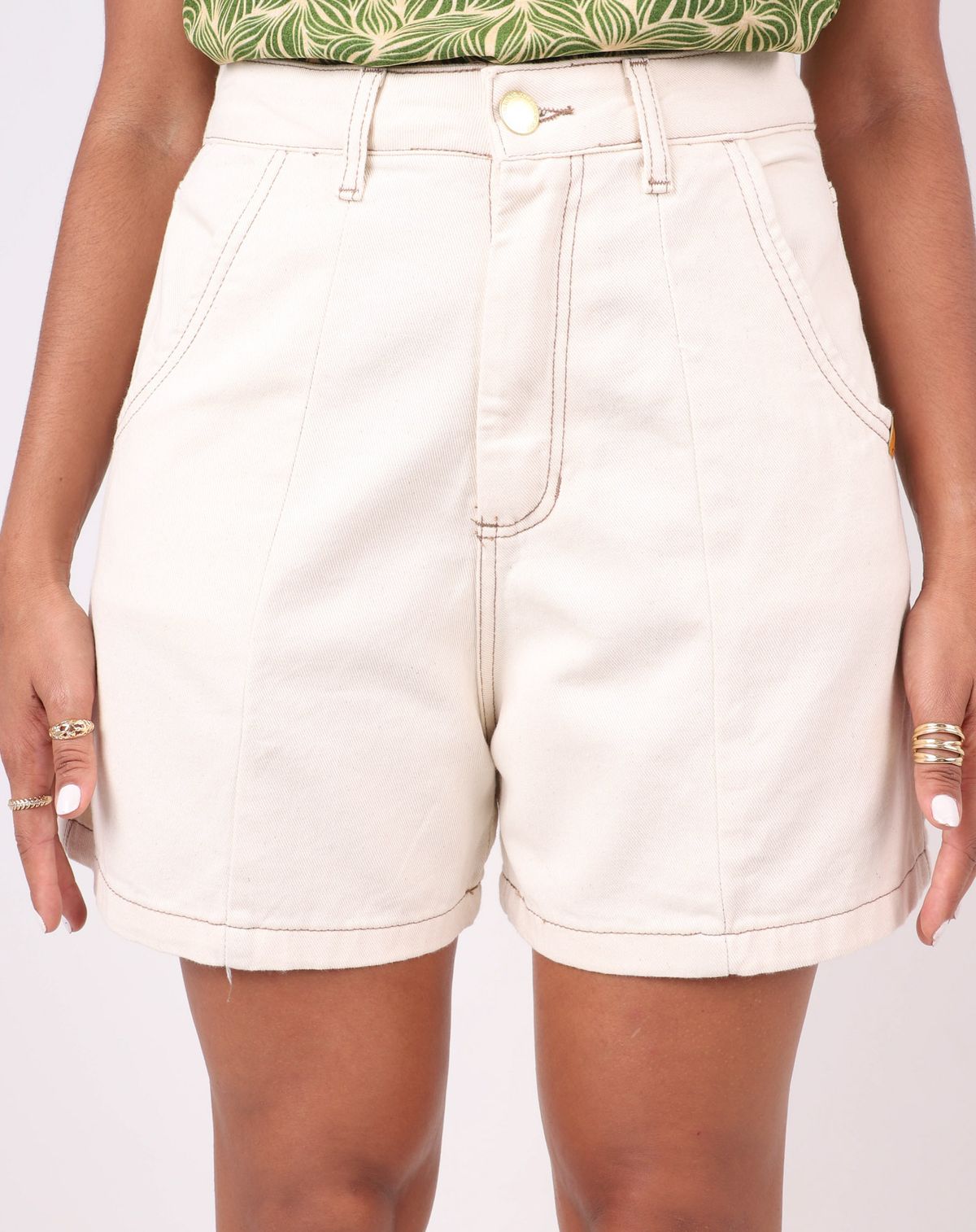 Short Sarja Feminino Detalhe Pespontos cru - 36