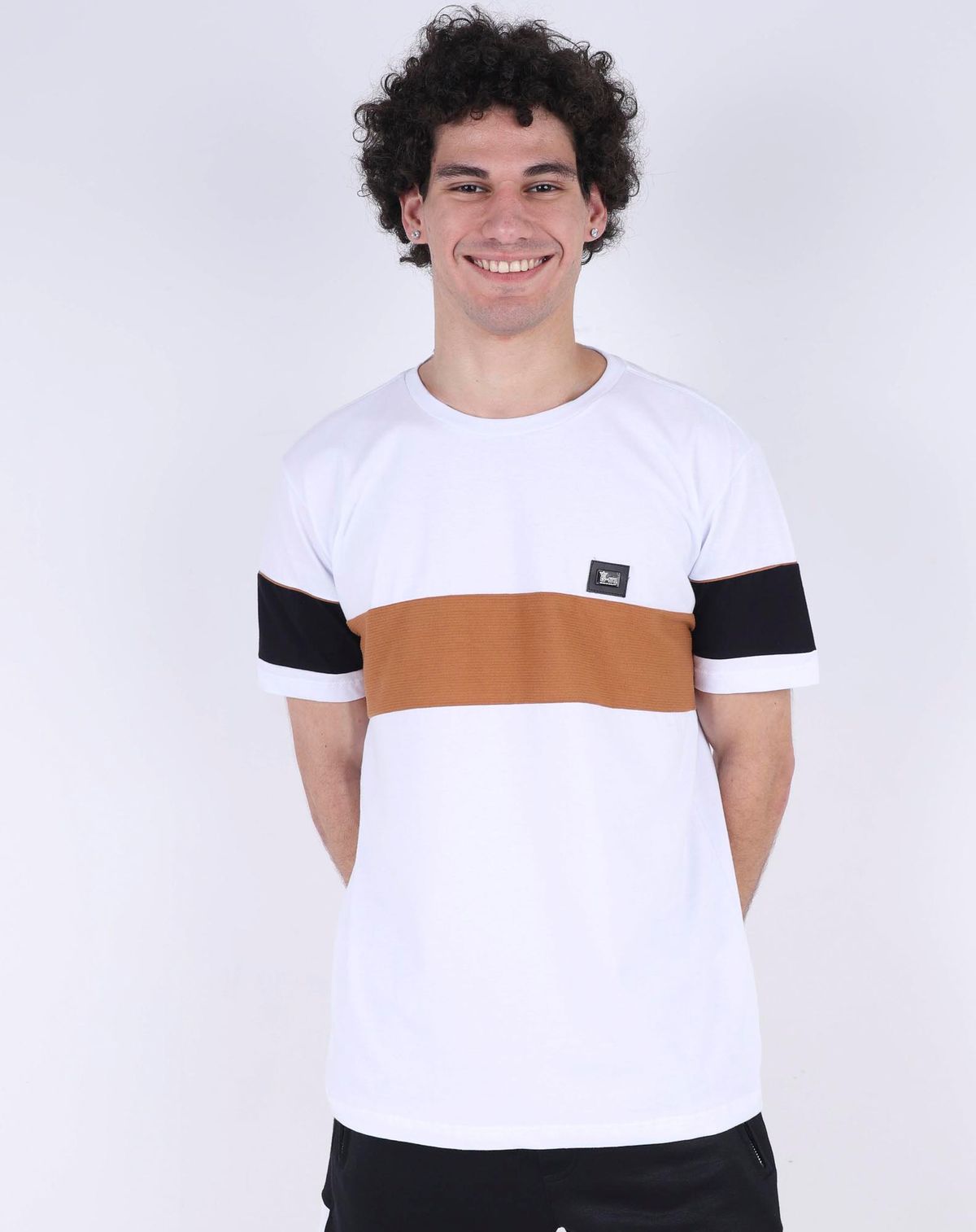 Camiseta Manga Curta Masculina Recortes Contrastantes branco - p