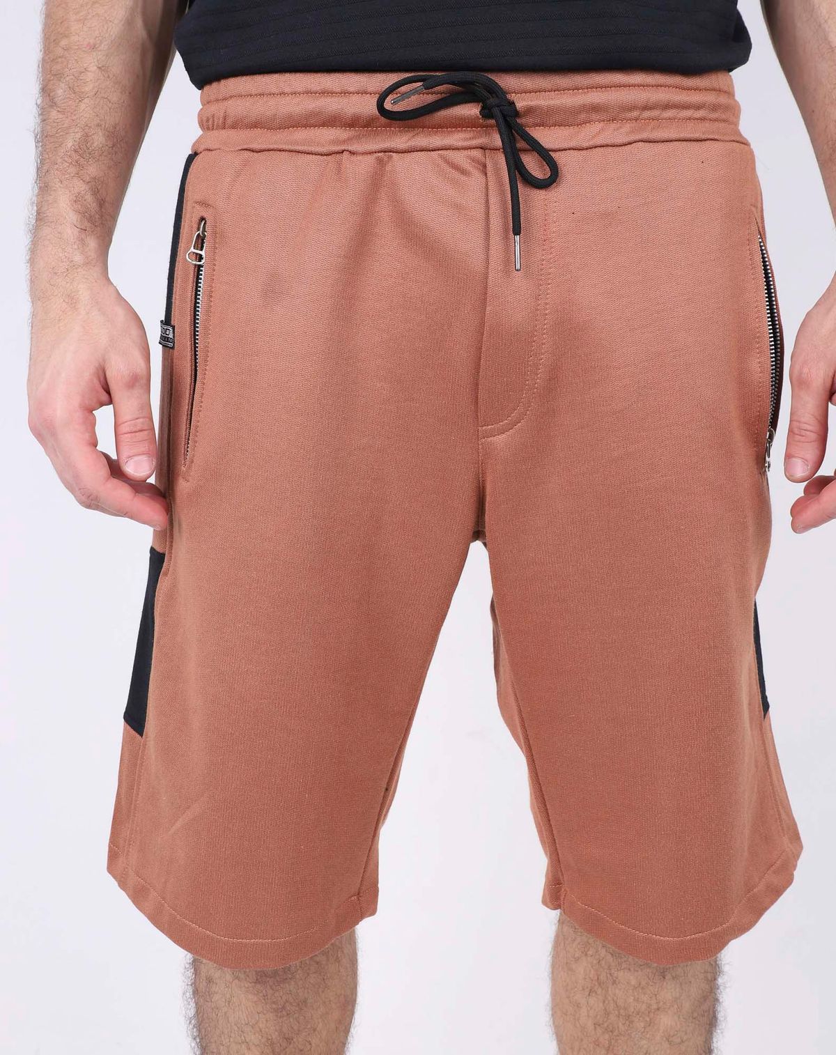 Bermuda Moletom Masculino Detalhes Laterias e Bolso com Ziper marrom - p