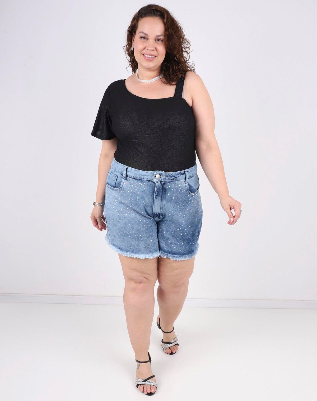 Short Jeans Detalhes Barra Desfiada Plus Size jeans mÉdio - 48