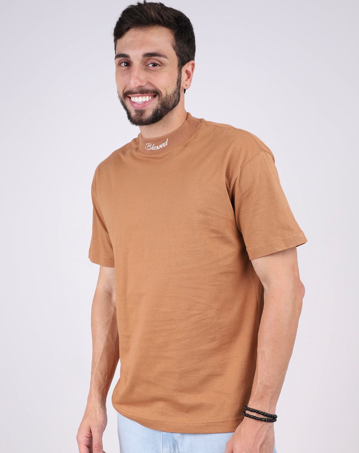 Camiseta Manga Curta Masculina Gola Alta caramelo - p