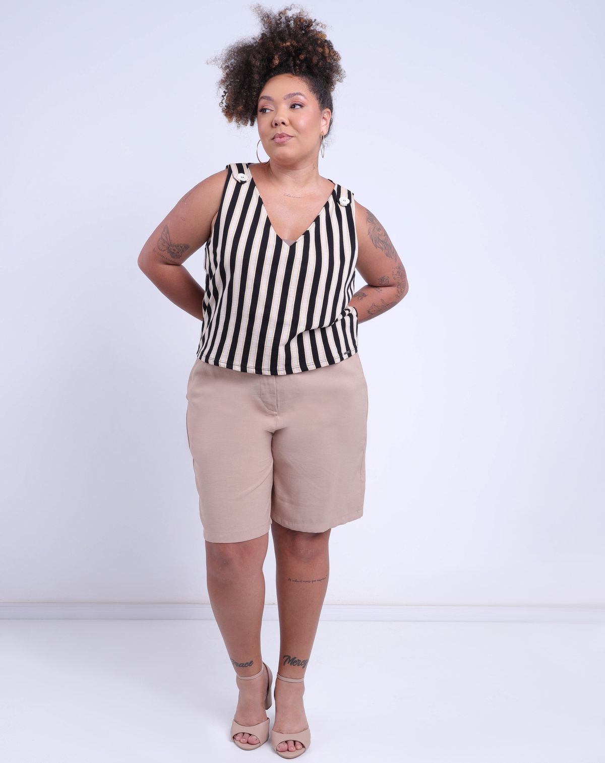 Short Alfaiataria Feminino Plus Size bege - g1